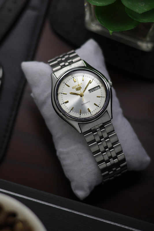 1987 Seiko 5 Silver Dial - Automatic Vintage Watch (Pre Owned)