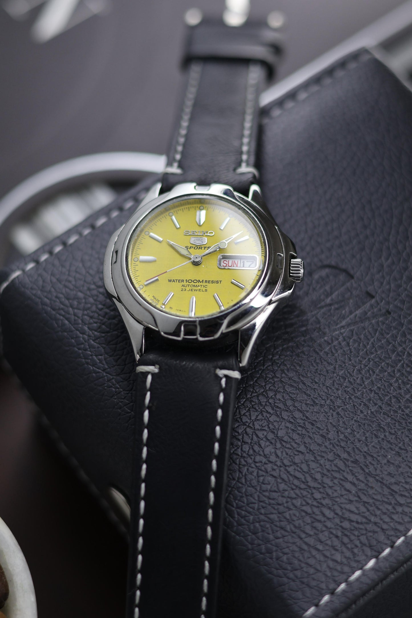 (Super Rare) Seiko 5 Sports Diver 100M Yellow Motif Dial with Glass Back - Automatic Vintage Watch (Pre Owned) - A388