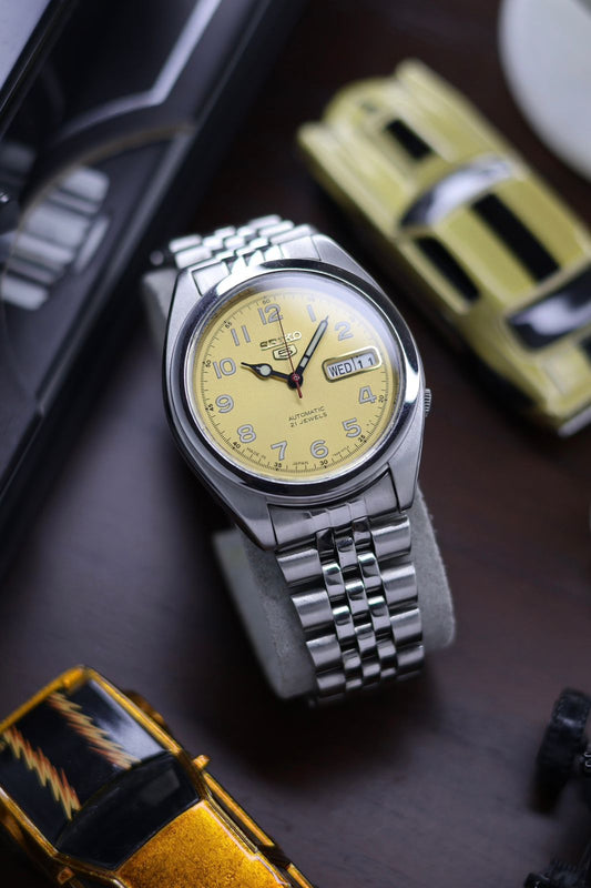 (Super Rare) Seiko 5 Yellow Field Dial with Glass Back - Automatic Vintage Watch (Pre Owned) - SE476