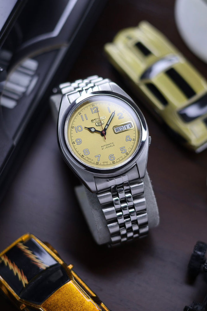 (Super Rare) Seiko 5 Yellow Field Dial with Glass Back - Automatic Vintage Watch (Pre Owned) - A476