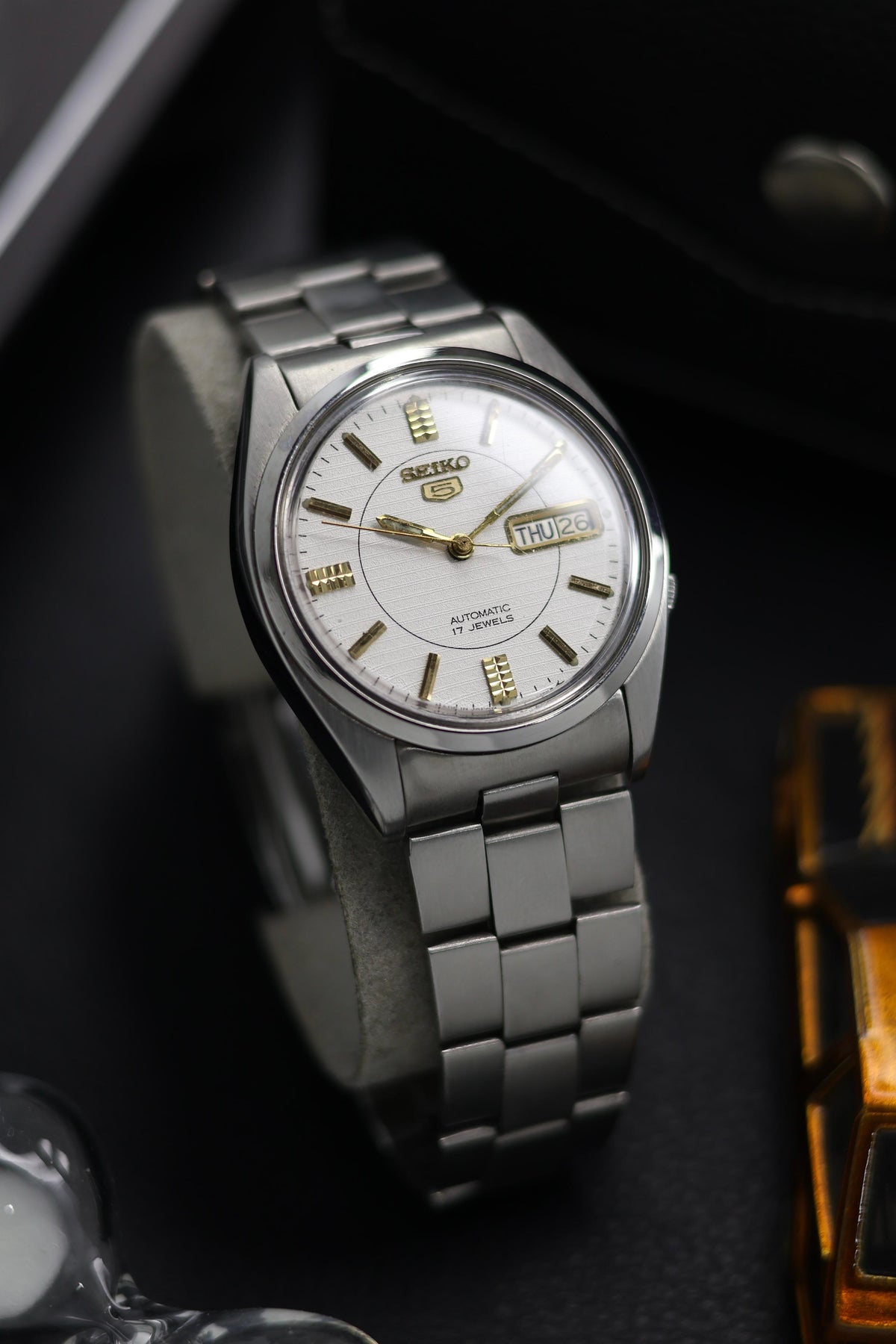 (Super Rare) 1981 Seiko 5 White Motif Dial - Automatic Vintage Watch (Pre Owned) - SE567