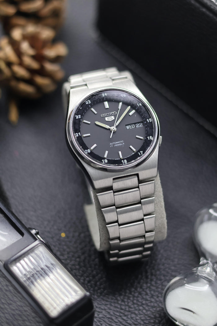 (Super Rare) 1982 Seiko 5 Railway Time Black Dial - Automatic Vintage Watch (Pre Owned) - SE641