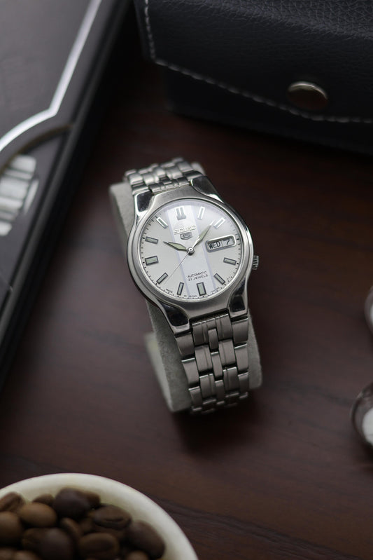 Seiko 5 White Motif Dial with Glass Back - Automatic Vintage Watch (Pre Owned) - A413