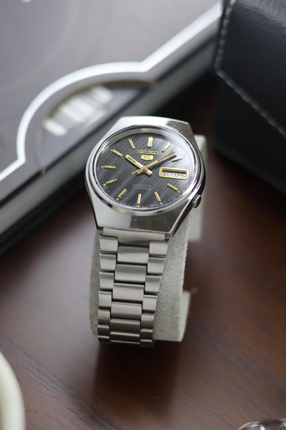1982 Seiko 5 Black Motif Dial - Automatic Vintage Watch (Pre Owned) - A381