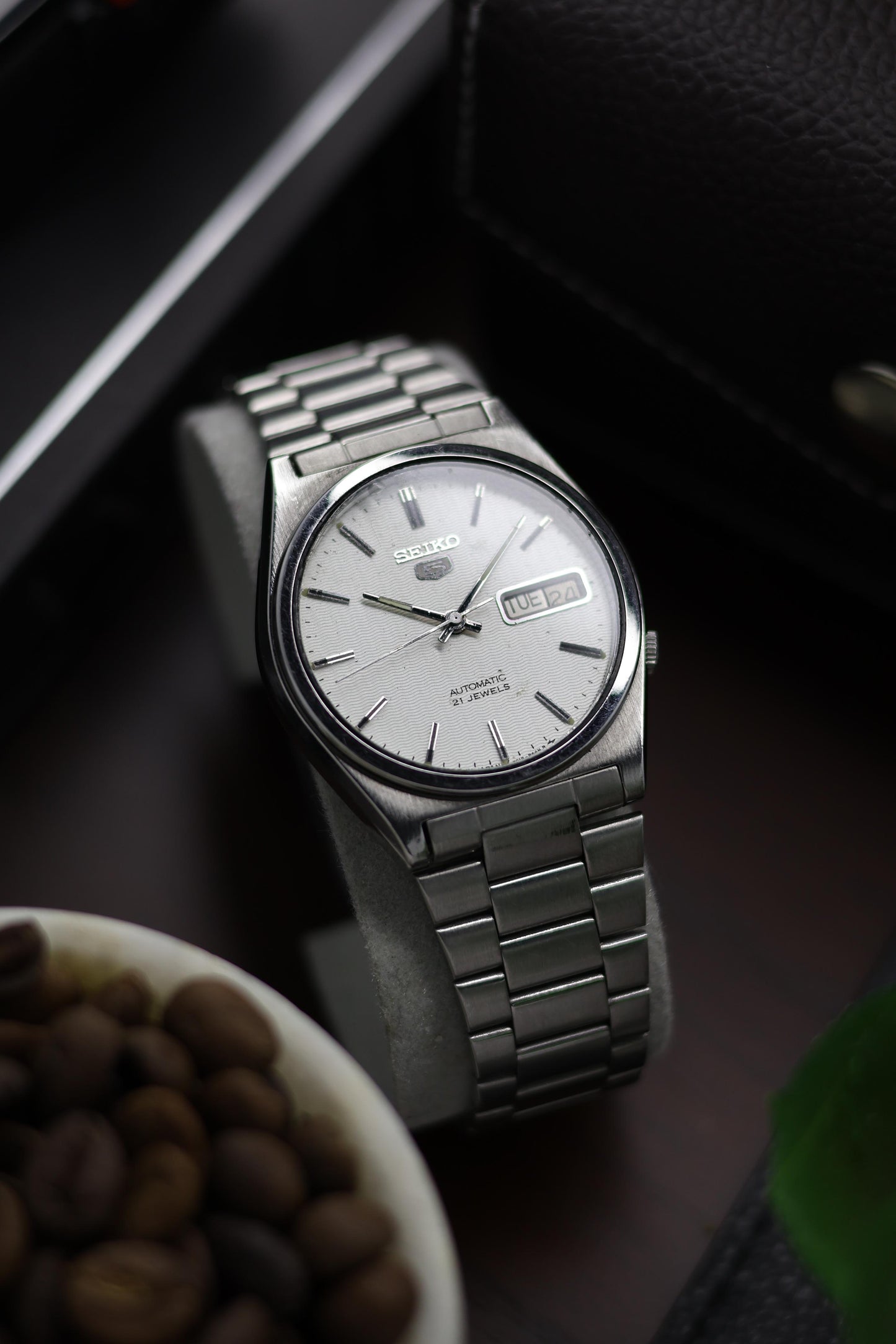 1980 Seiko 5 White Dial - Automatic Vintage Watch (Pre Owned) - A108