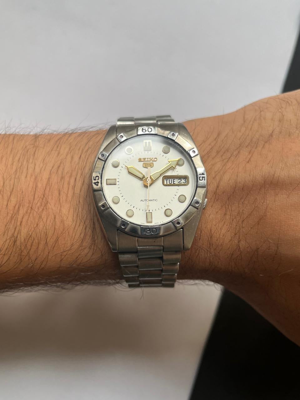 Seiko 5 - White Dial with Fixed Diver Bezel (Pre Owned)