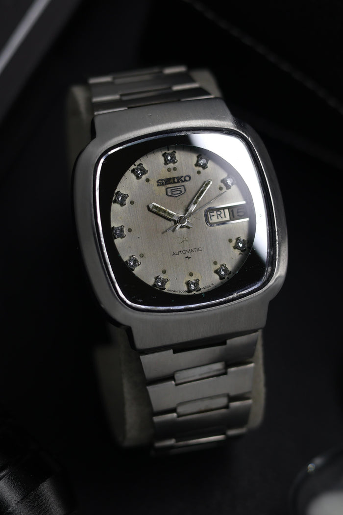 (Super Rare) 1979 Seiko 5 Silver TV Dial with Mirror Bezel & Jewel Indices - Automatic Vintage Watch (Pre Owned) - SE735