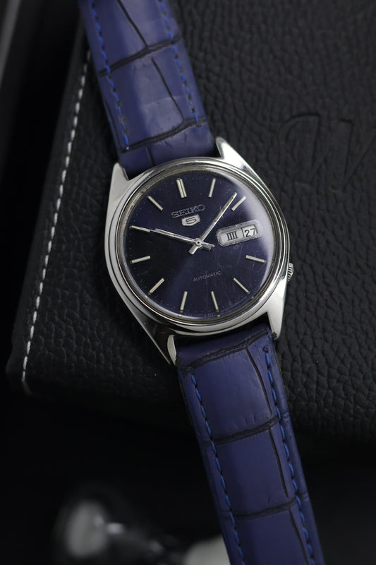 (Super Rare) 1981 Seiko 5 Blue Sunray Dial - Automatic Vintage Watch (Pre Owned) - SE757
