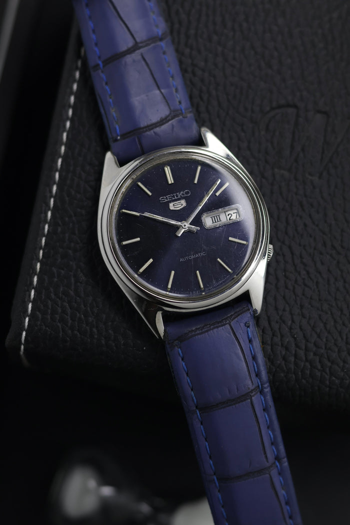 (Super Rare) 1981 Seiko 5 Blue Sunray Dial - Automatic Vintage Watch (Pre Owned) - SE757