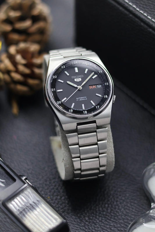 (Super Rare) 1986 Seiko 5 Railway Time Black Dial - Automatic Vintage Watch (Pre Owned) - SE630