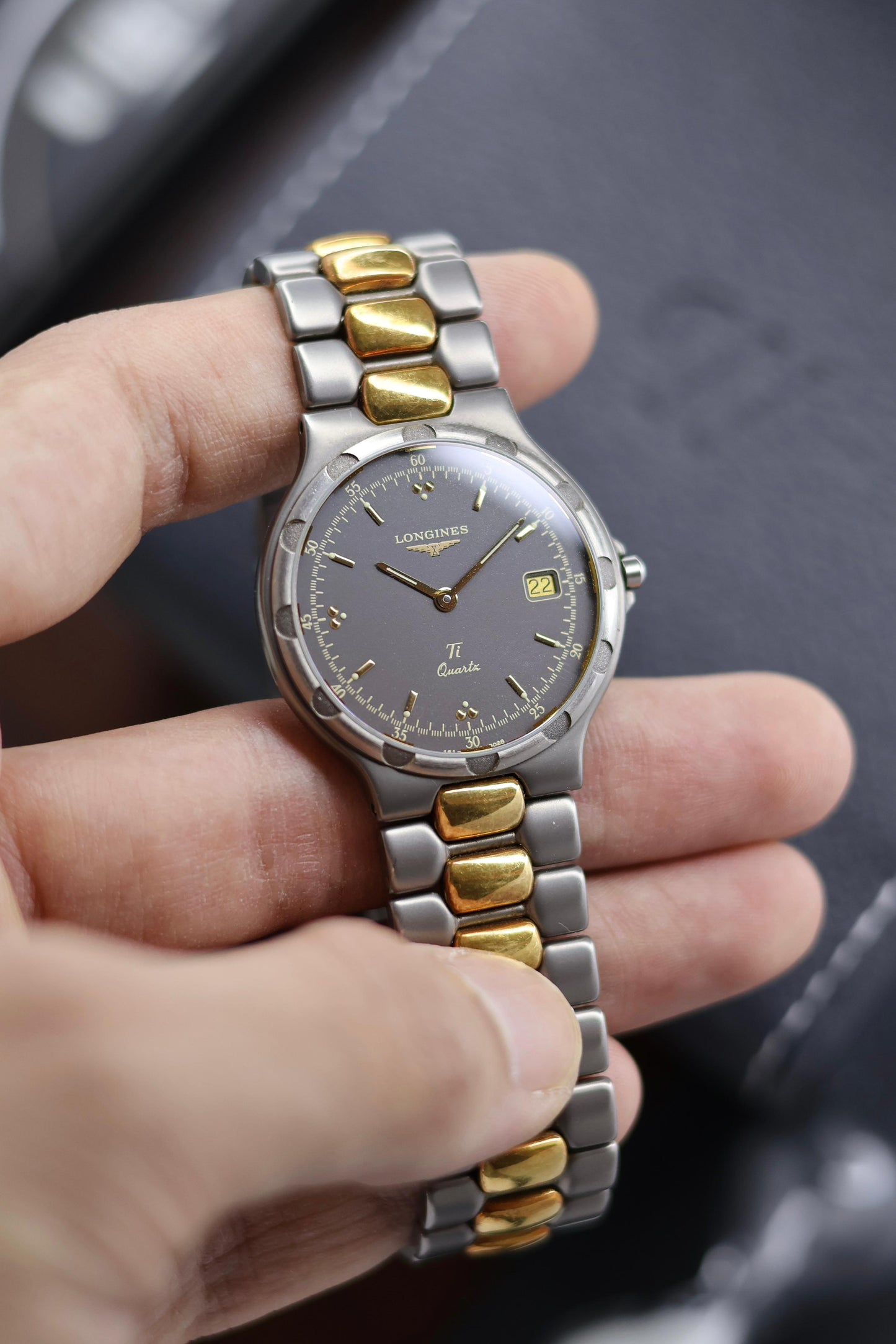 (Extremely Rare) LONGINES Conquest TITANIUM Dual Tone Grey Dial - Swiss Vintage Watch (Pre Owned) - A247