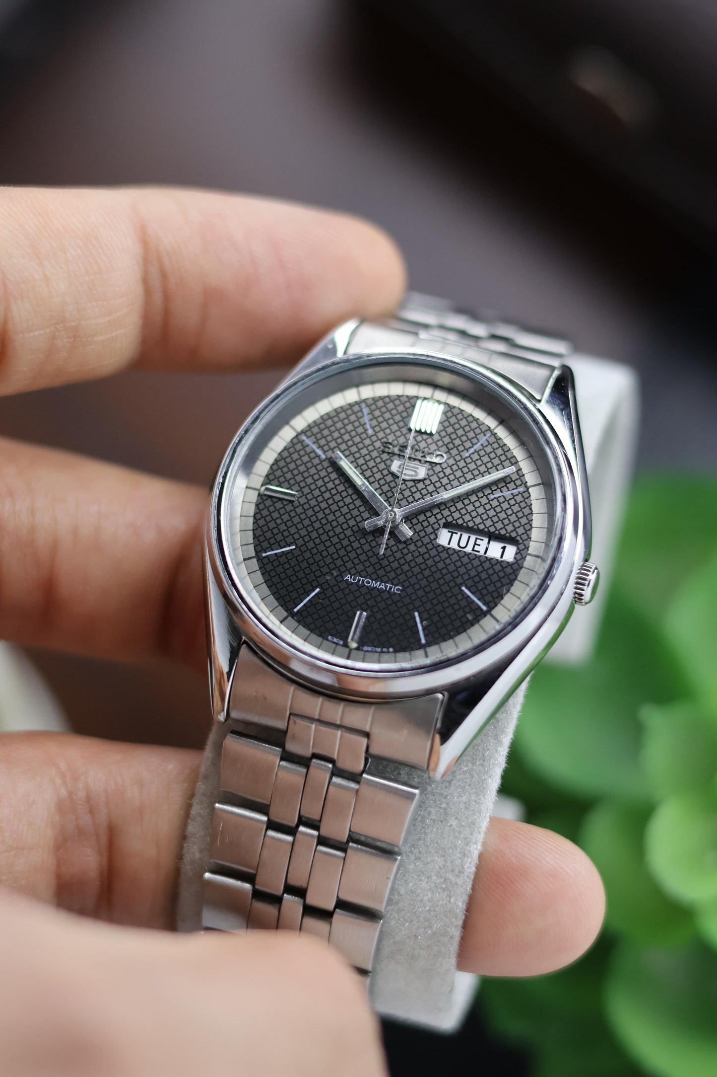 (Super Rare) 1984 Seiko 5 Textured Dial - Automatic Vintage Watch (Pre Owned)