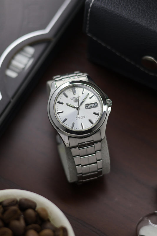 Seiko 5 Silver Dial with Glass Back - Automatic Vintage Watch (Pre Owned) - A411