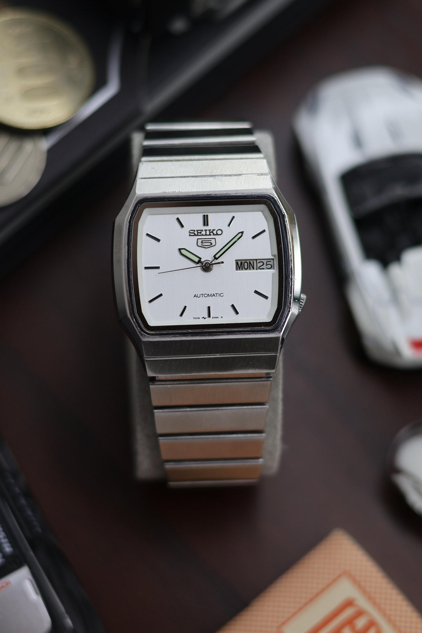 (Super Rare) 1982 Seiko 5 White TV Dial - Automatic Vintage Watch (Pre Owned) - SE528