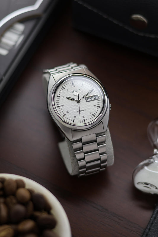 Seiko 5 White Textured Dial with Glass Back - Automatic Vintage Watch (Pre Owned) - A252
