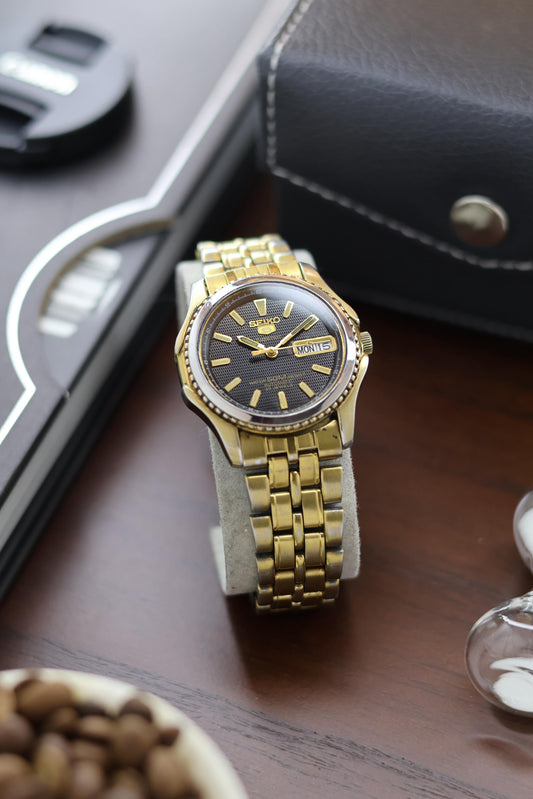 (Super Rare) Seiko 5 Superior Black Guilloche Dial - Automatic Vintage Watch (Pre Owned) - A174