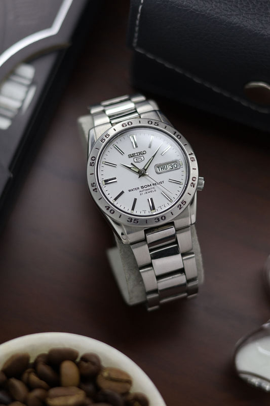 (Super Rare) Seiko 5 White Dial with Glass Back - Automatic Vintage Watch (Pre Owned) - SE426