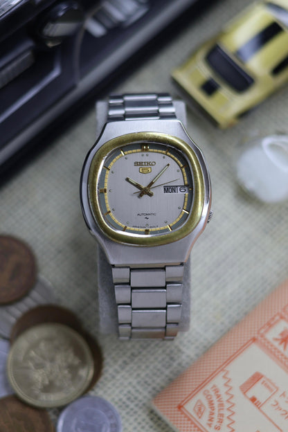 (Super Rare) 1979 Seiko 5 Silver TV Dial - Automatic Vintage Watch (Pre Owned) - SE509