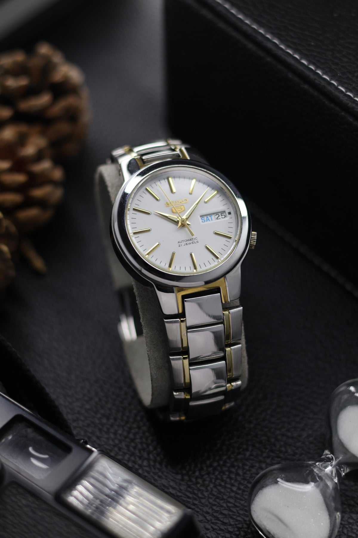 (Super Rare) Seiko 5 White Dial with Glass Back - Automatic Vintage Watch (Pre Owned) - SE600