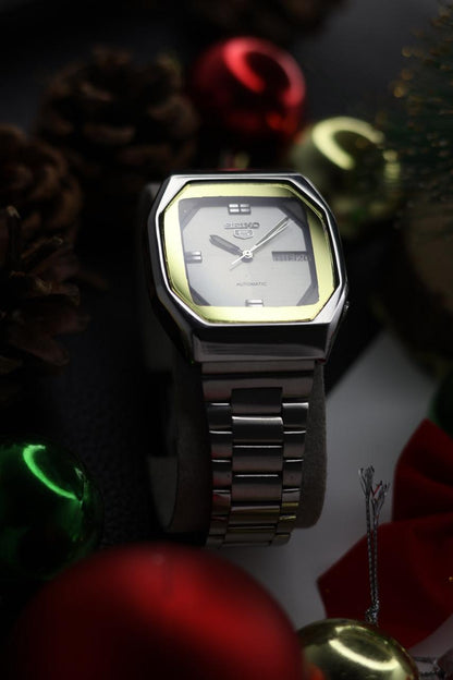 (Super Rare) 1981 Seiko 5 TV Dial - Automatic Vintage Watch (Pre Owned) - SE509