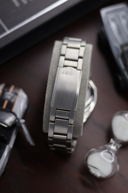 Seiko 5 Grey Dial with Glass Back - Automatic Vintage Watch (Pre Owned) - SE551