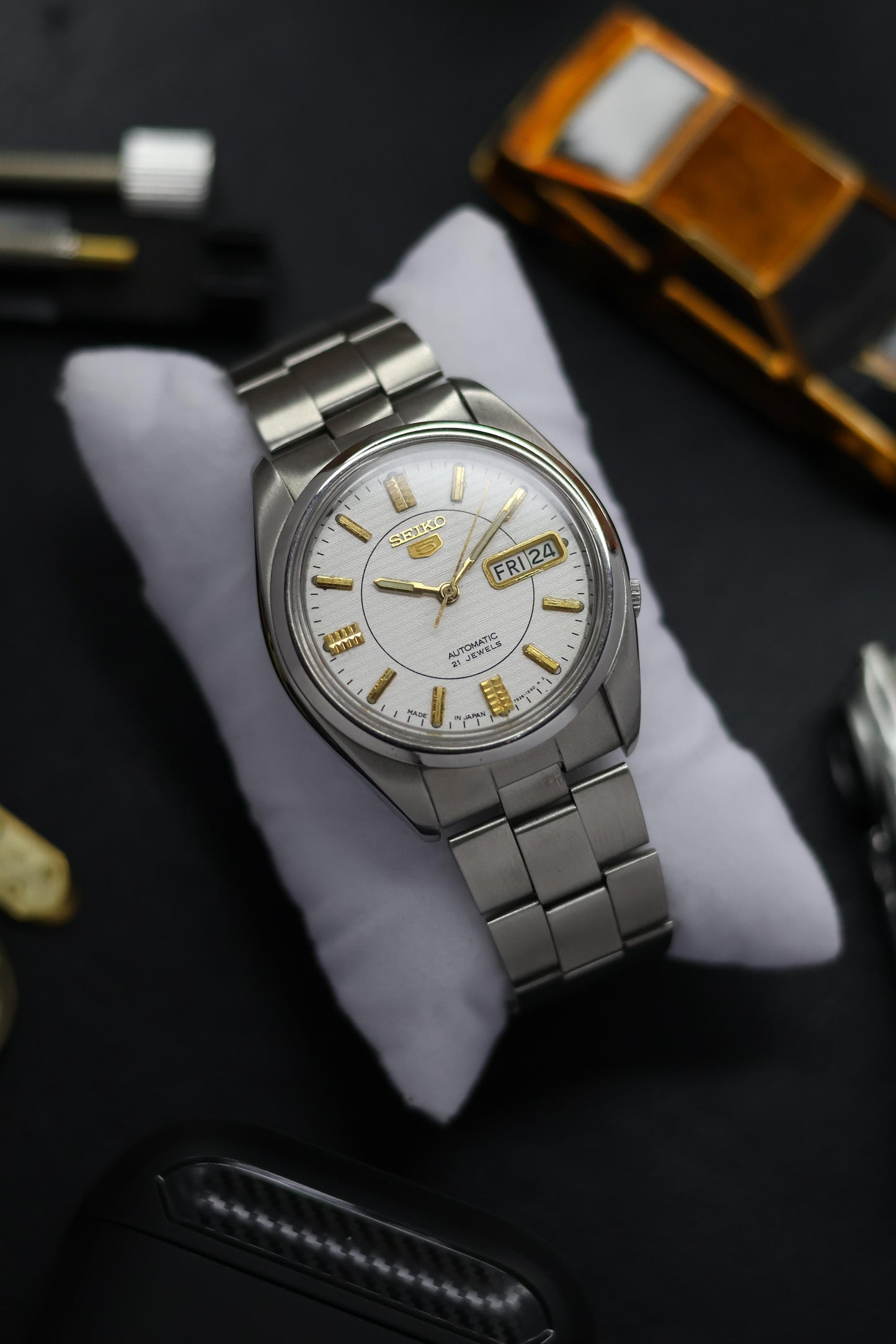 Seiko 5 White Lined Dial with Glass Back (Pre Owned)