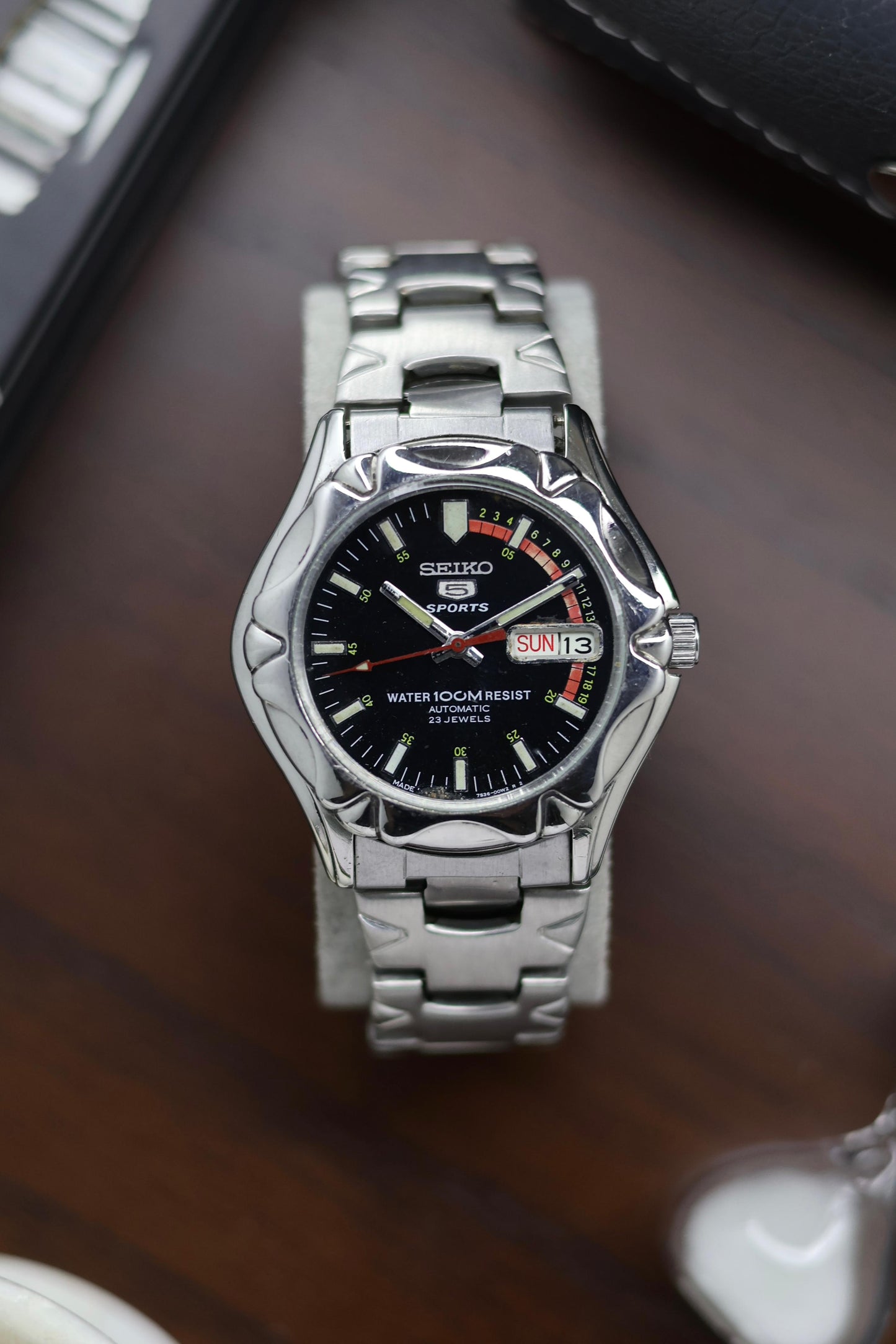 (Super Rare) Seiko 5 Sports Diver 100M Black Dial with Glass Back - Automatic Vintage Watch (Pre Owned) - A345