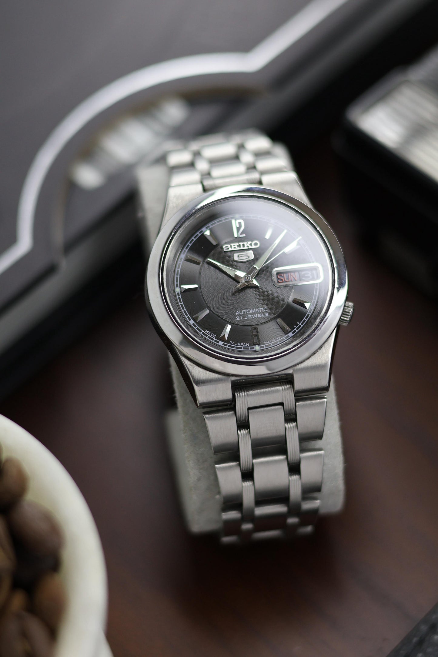 (Super Rare) Seiko 5 Black Carbon Fibre Texture Dial with Glass Back - Automatic Vintage Watch (Pre Owned) - A163