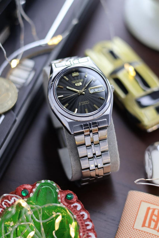 Seiko 5 Black Sunray Dial with Glass Back - Automatic Vintage Watch (Pre Owned) - SE564