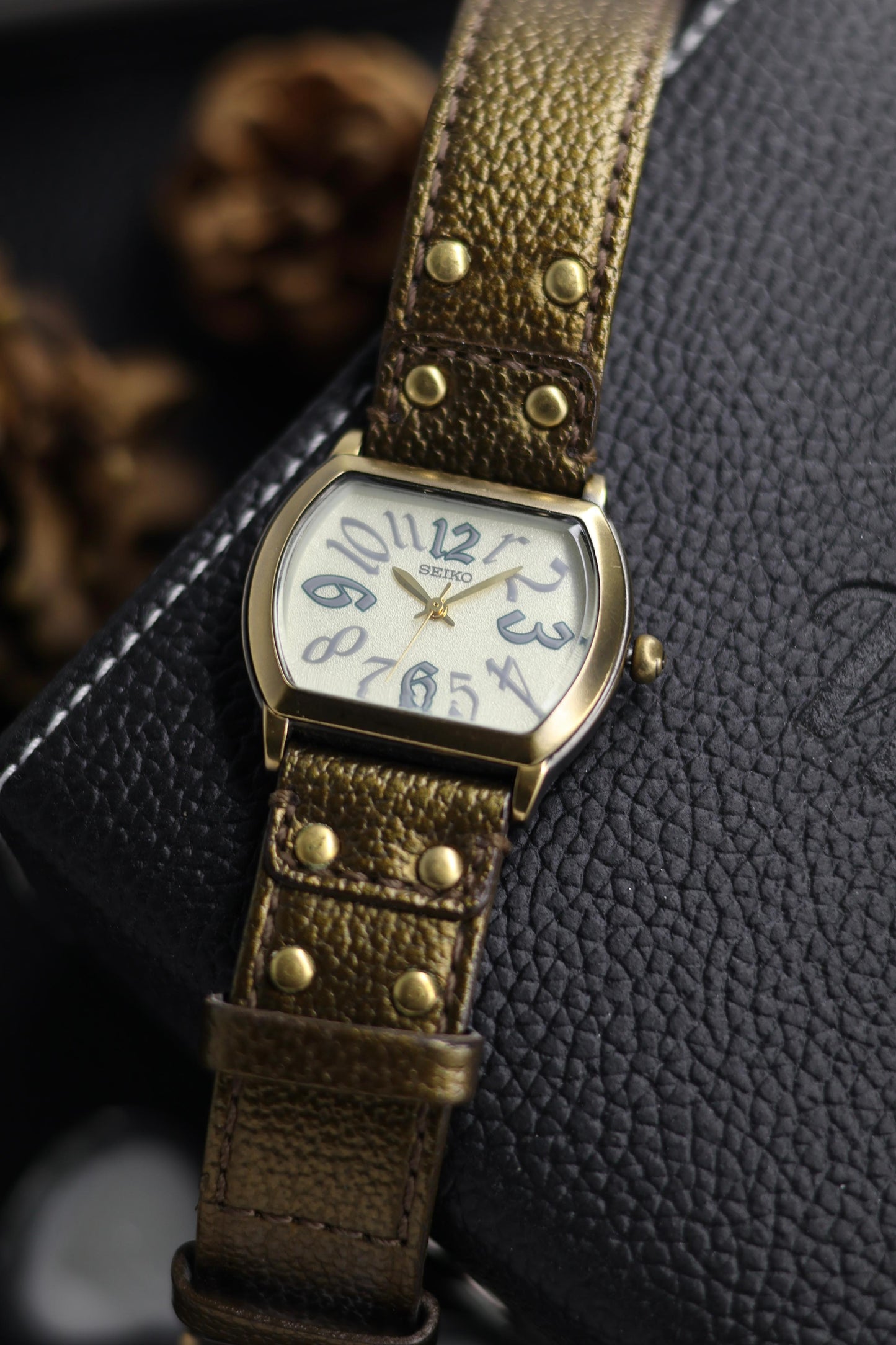 (JDM - Extremely Rare) 1996 Seiko Snowflake Dial with Wide Tonneau Shaped Case - Quartz Vintage Watch (Pre Owned) - SE542