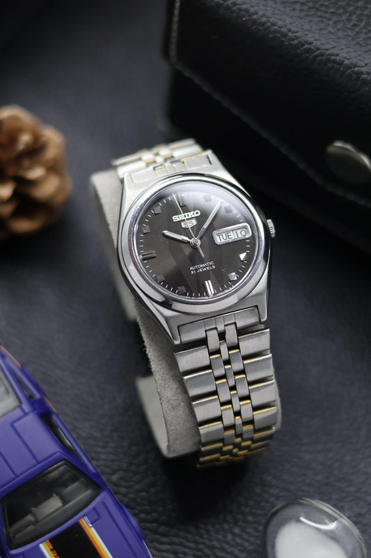 (Super Rare) 1999 Seiko 5 Black Motif Dial - Automatic Vintage Watch (Pre Owned) - SE509