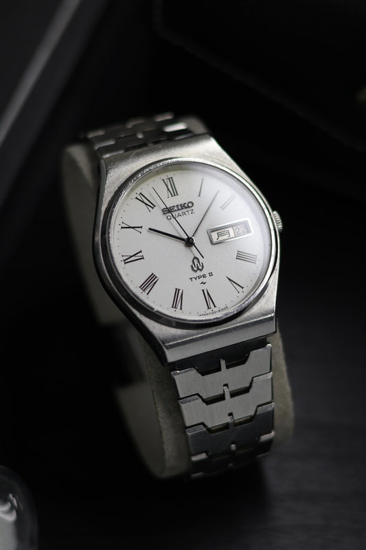 (JDM - Extremely Rare) 1979 Seiko Quartz Type II White Shimmer Snowflake Dial with Japanese Kanji Date - Quartz Vintage Watch (Pre Owned) - SE508
