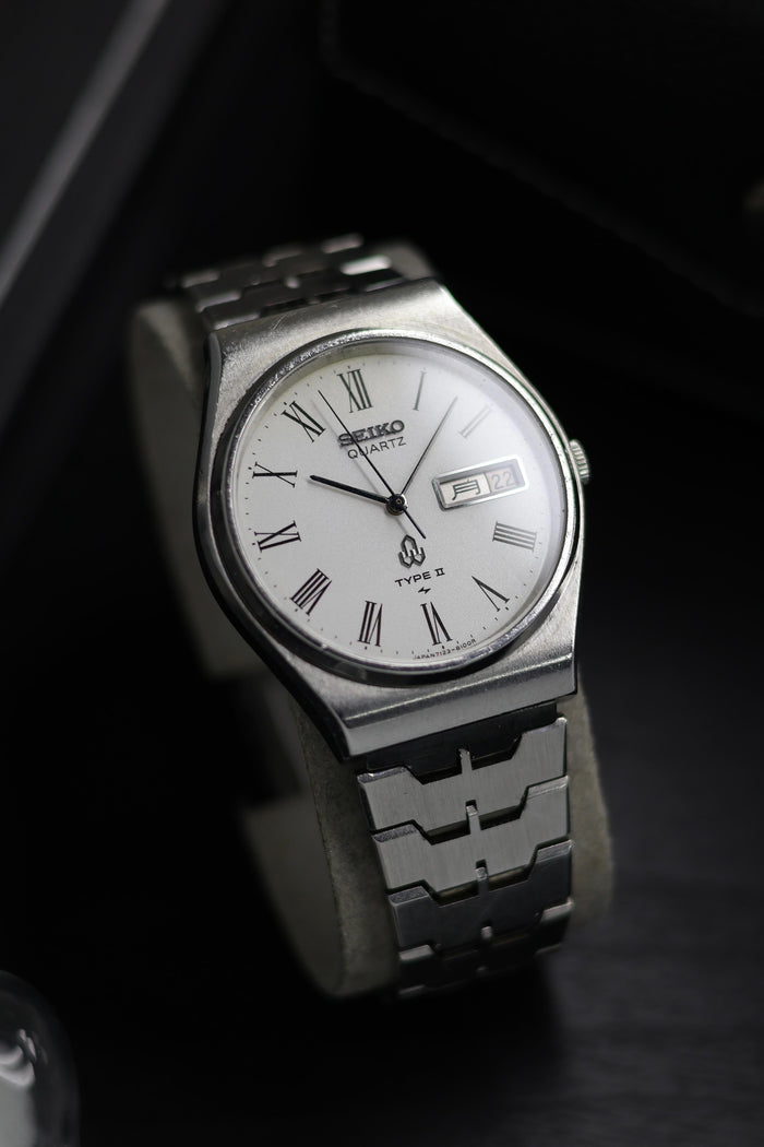 (JDM - Extremely Rare) 1979 Seiko Quartz Type II White Shimmer Snowflake Dial with Japanese Kanji Date - Quartz Vintage Watch (Pre Owned) - SE508