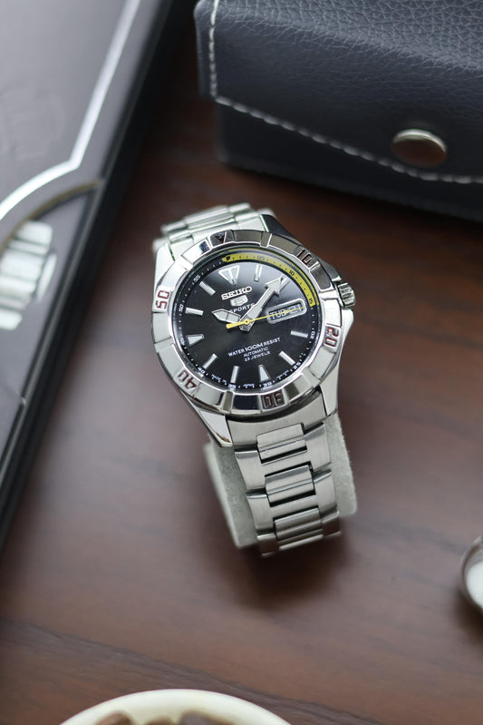 (Super Rare) Seiko 5 Sports Diver 100M Black Sunray Dial with Glass Back - Automatic Vintage Watch (Pre Owned) - A404