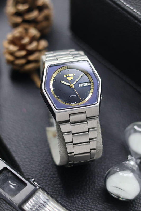 (Super Rare) 1983 Seiko 5 Navy Blue Hex Dial - Automatic Vintage Watch (Pre Owned) - SE627