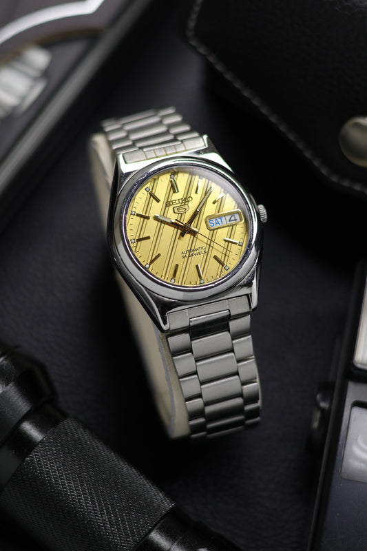 (Super Rare) Seiko 5 Gold Motif Dial with Glass Back - Automatic Vintage Watch (Pre Owned) - SE644