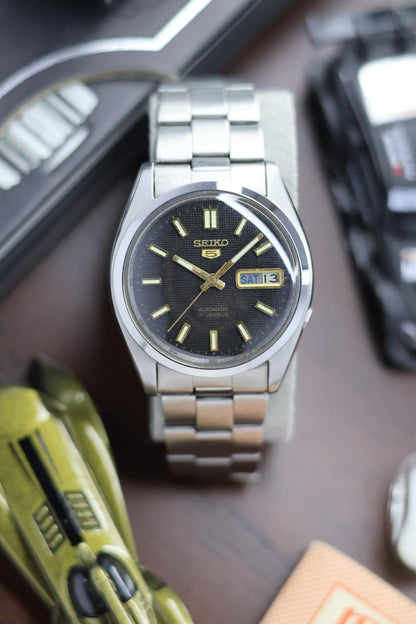 (Super Rare) 1987 Seiko 5 Black Waffle Dial - Automatic Vintage Watch (Pre Owned) - SE537