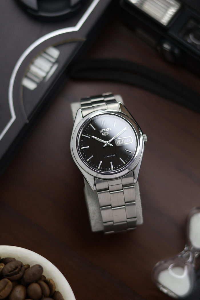 Seiko 5 Black Dial with Glass Back - Automatic Vintage Watch (Pre Owned) - A158