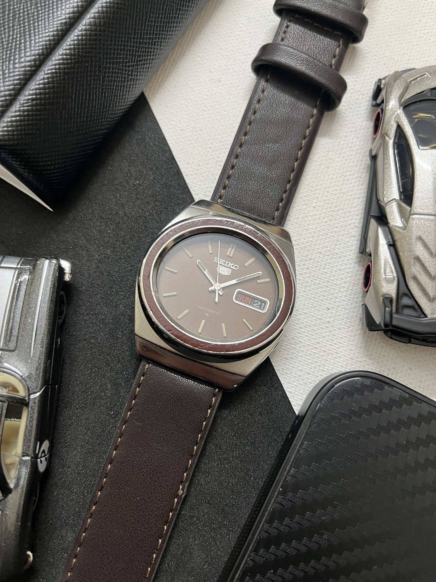 (Super Rare) Seiko 5 Maroon Oval Dial from 1980s (Pre Owned)