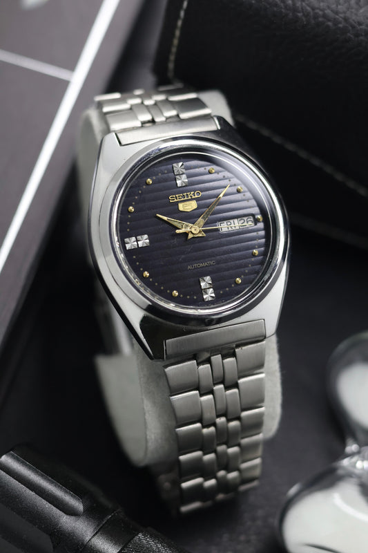 (Super Rare) 1985 Seiko 5 Black Lined Dial - Automatic Vintage Watch (Pre Owned) - SE840