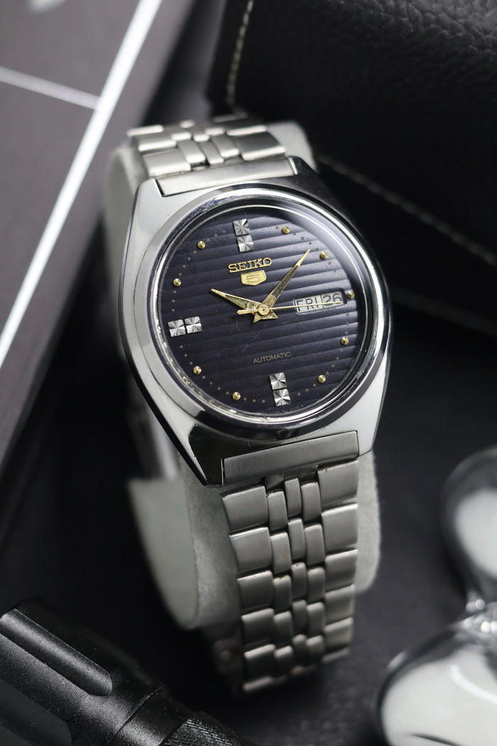 (Super Rare) 1985 Seiko 5 Black Lined Dial - Automatic Vintage Watch (Pre Owned) - SE840