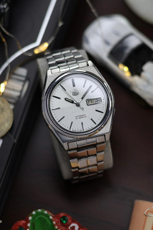 1983 Seiko 5 Silver Sector Dial - Automatic Vintage Watch (Pre Owned) - SE551
