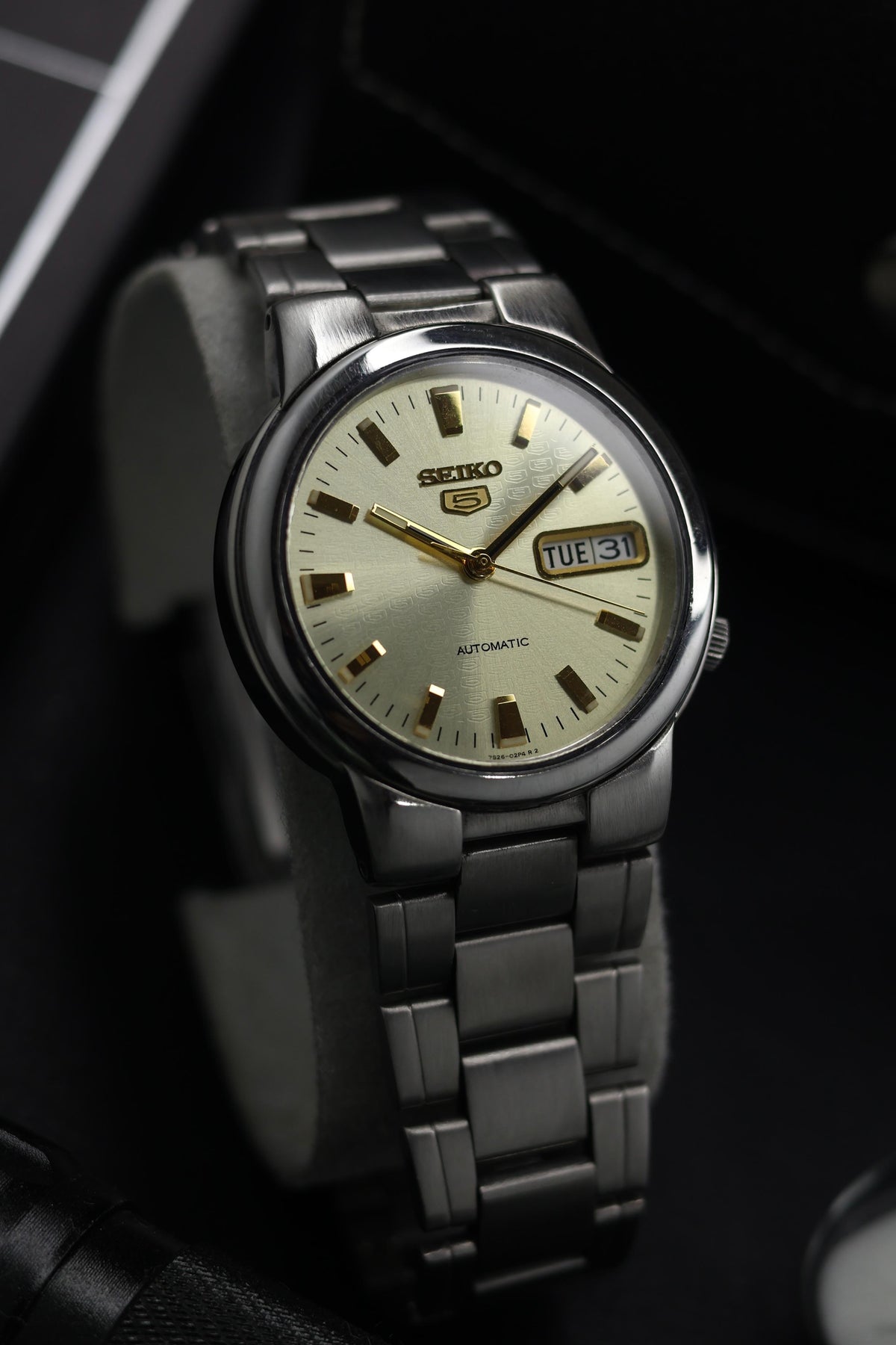 (Extremely Rare) Seiko 5 Champagne ‘SEIKO 5 SHIELD EMBLEM’ Dial with Glass Back - Automatic Vintage Watch (Pre Owned) - SE812