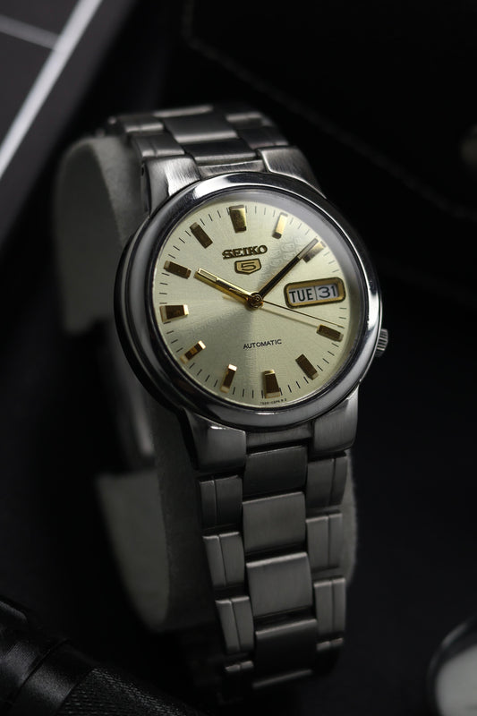 (Extremely Rare) Seiko 5 Champagne ‘SEIKO 5 SHIELD EMBLEM’ Dial with Glass Back - Automatic Vintage Watch (Pre Owned) - SE812