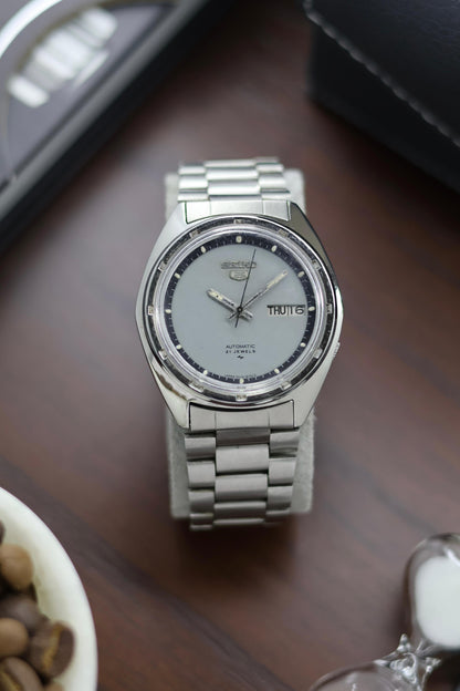 (Super Rare) 1976 Seiko 5 Grey Dial - Automatic Vintage Watch (Pre Owned) - A387
