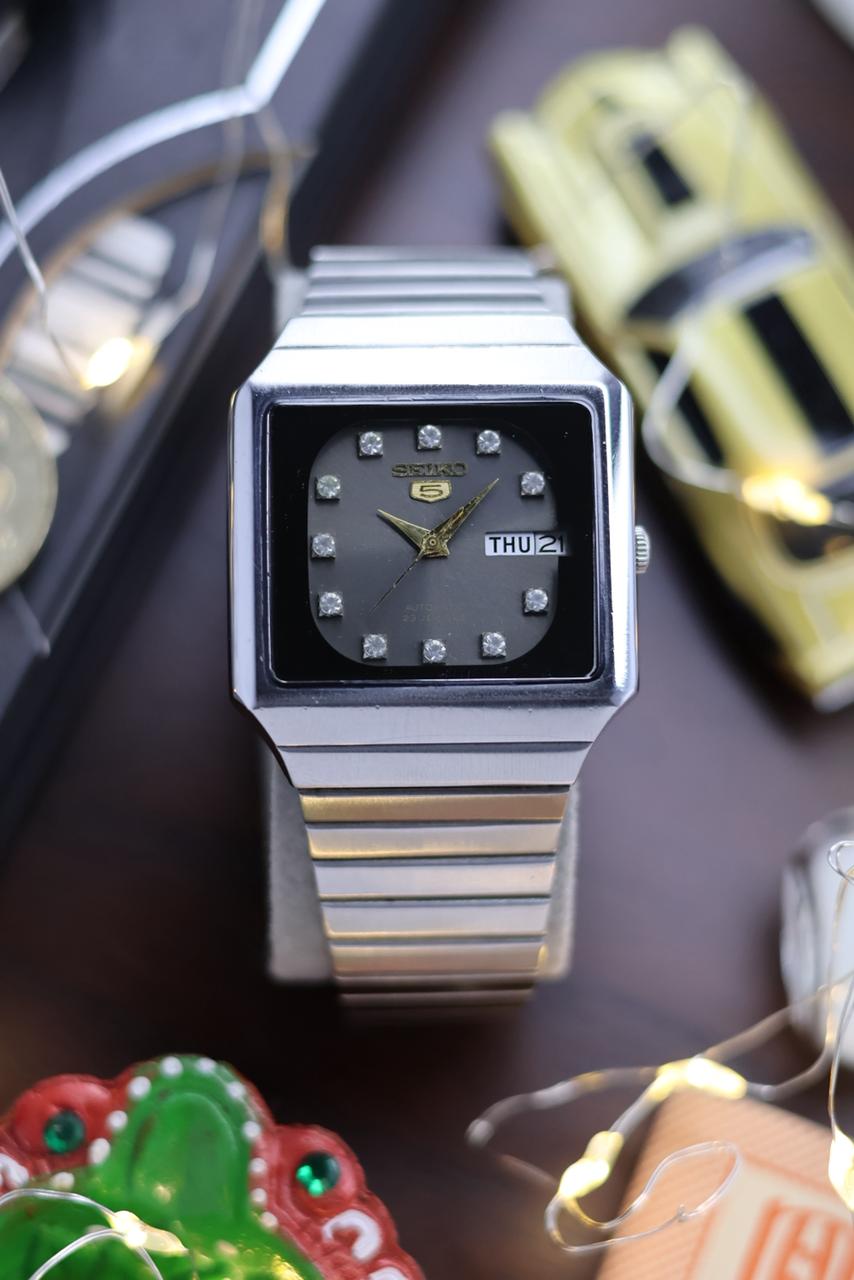 (Super Rare) 1983 Seiko 5 23 Jewels TV Dial - Automatic Vintage Watch (Pre Owned) - SE528