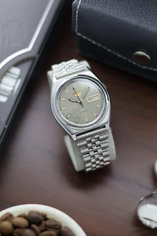 1986 Seiko 5 Grey Dial - Automatic Vintage Watch (Pre Owned) - A252