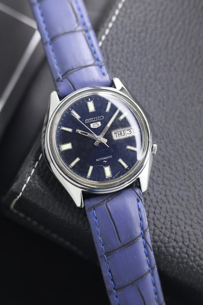 (Super Rare) 1983 Seiko 5 Blue Sunray Dial - Automatic Vintage Watch (Pre Owned) - SE809