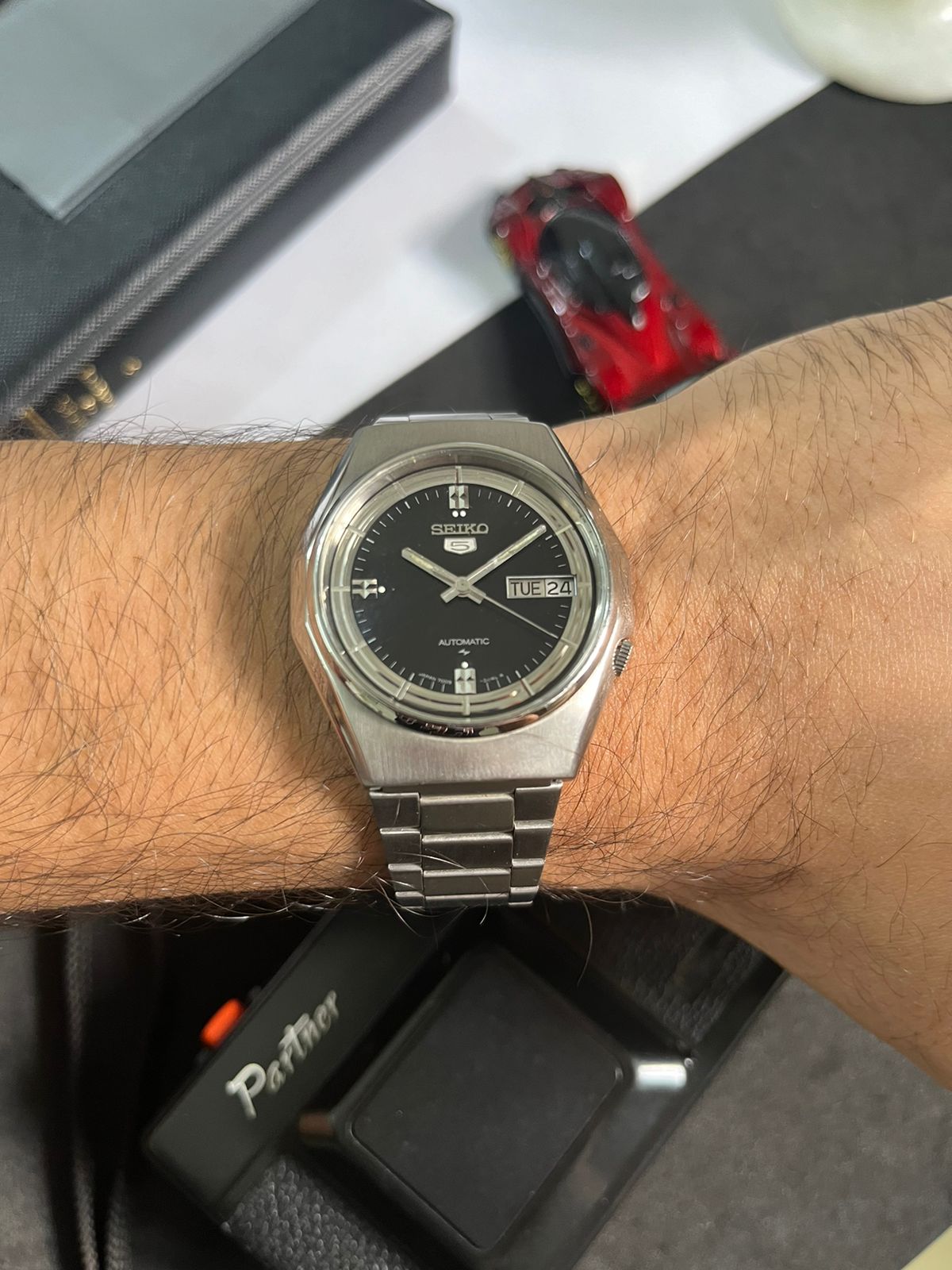 1994 Seiko 5 - Black Dial with Silver Rim (Pre Owned)