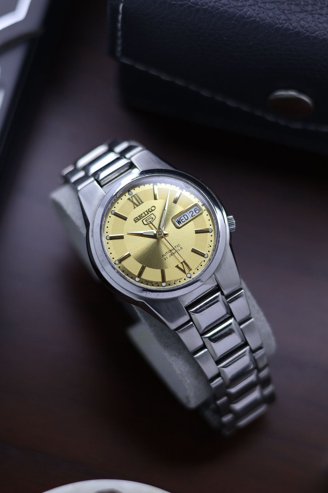 (Super Rare) Seiko 5 Gold Motif Dial with Glass Back - Automatic Vintage Watch (Pre Owned) - SE417